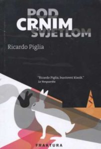 Pod crnim svjetlom Piglia Ricardo tvrdi uvez