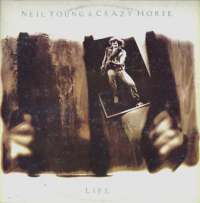 Gramofonska ploča Neil Young & Crazy Horse Life LSGEFF 71025, stanje ploče je 10/10