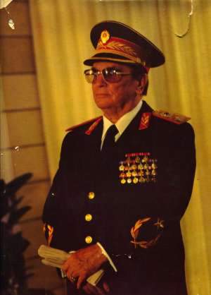 Tito vrhovni komandant Mensur Seferović, Uredio tvrdi uvez